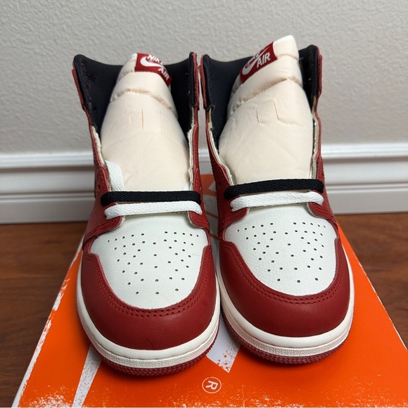 Jordan 1 Retro High OG Chicago Lost and Found Size 7Y - Picture 5 of 7